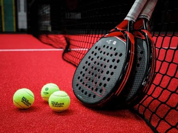 Apa karakteristik bola Padel yang sangat tahan lama?